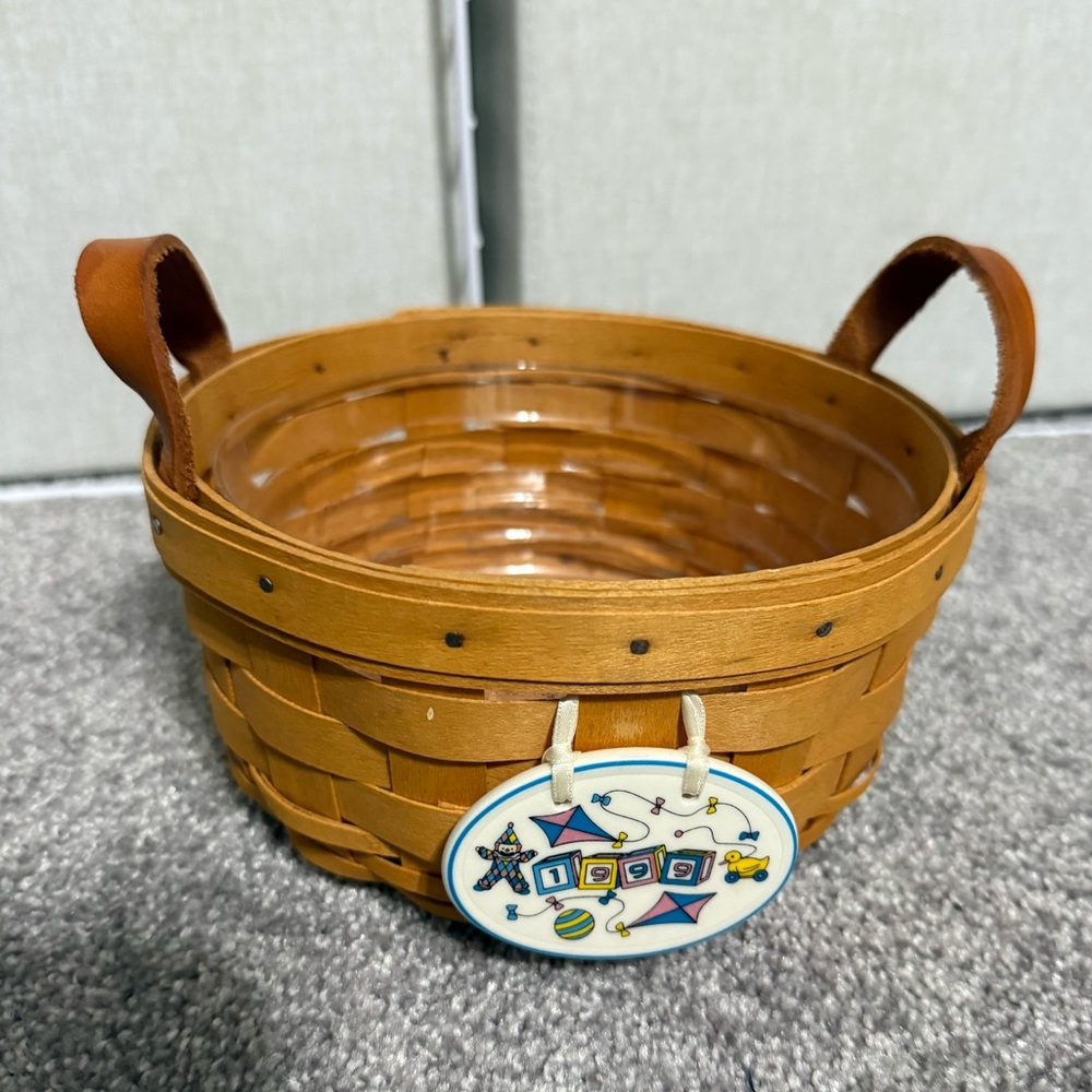 Longaberger 1999 Woven Basket with Leather Handles and Decorative Plaque